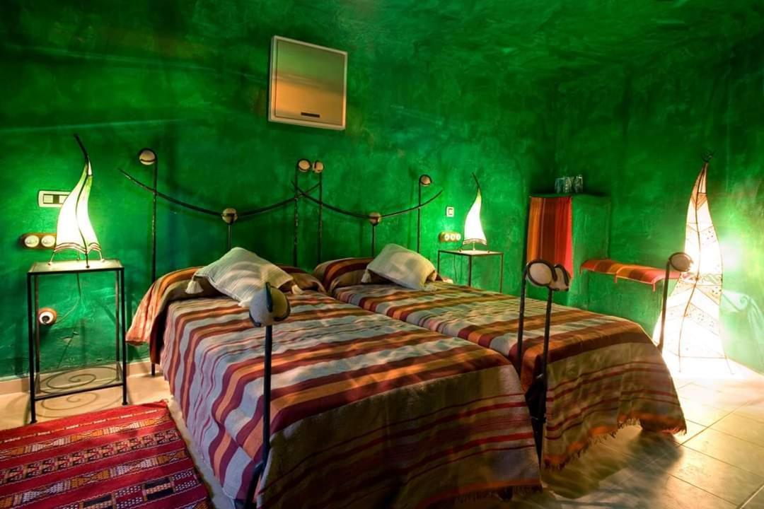 https://hotel-cueva-tardienta-monegros.hotelmix.es/data/Photos/OriginalPhoto/7543/754377/754377007/Hotel-Cueva-Tardienta-Monegros-Adults-Only-Exterior.JPEG